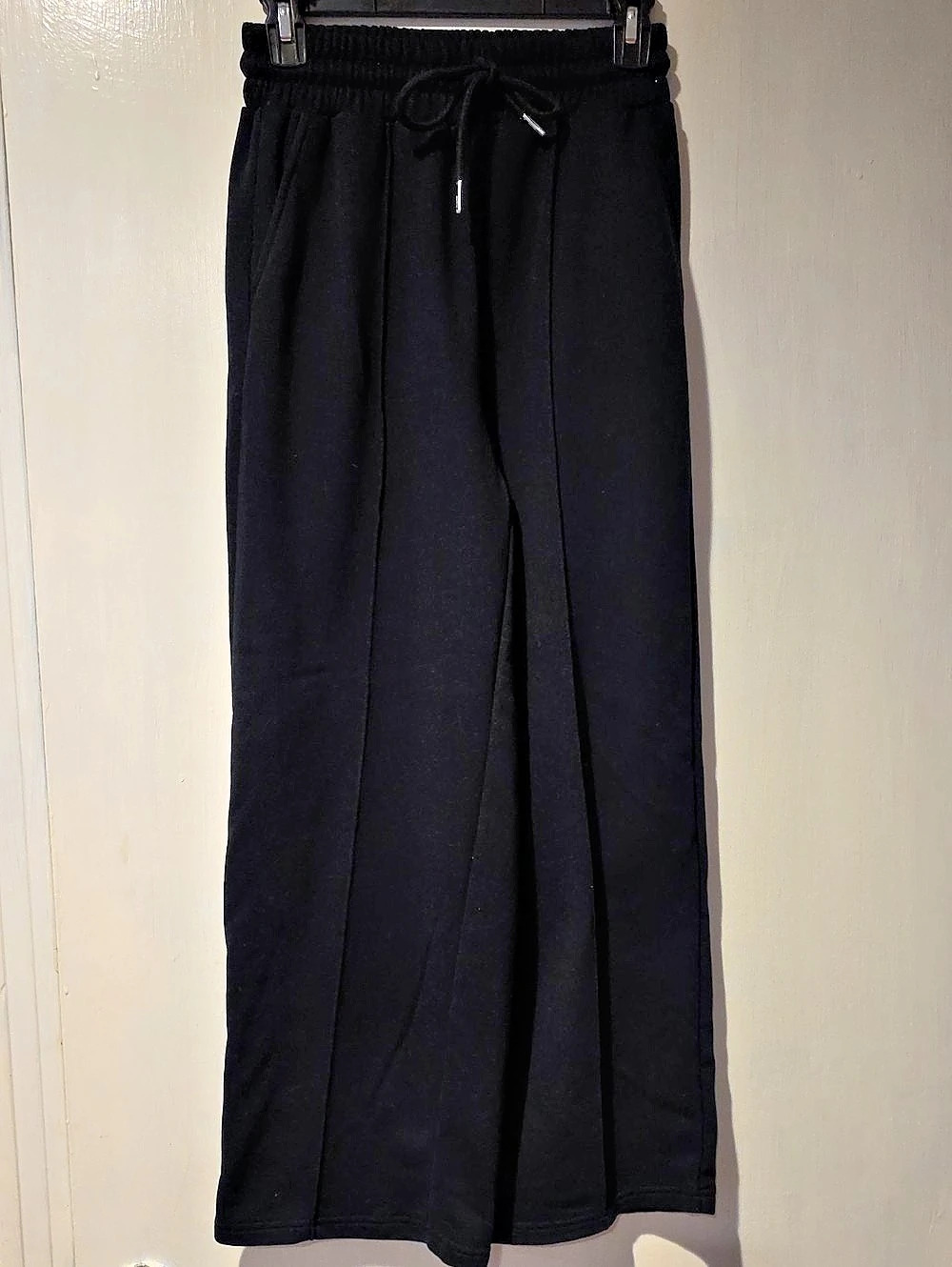 Wide Leg Joggers in Black Size Small Like New